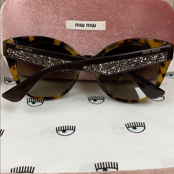 Miu Miu Tortoise Crystal Sunglasses New m_5fc40000d737fd9089b7ebb1.jpg main image 3